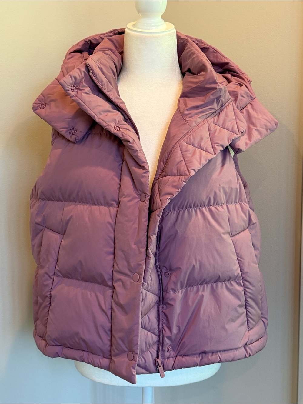 Lululemon Wunder Puff Cropped Vest in Velvet Dust Purple Size 6 - Picture 2 of 15